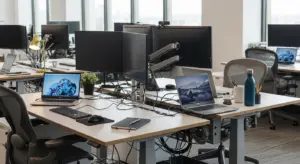Postazioni di lavoro con hardware refurbished certificato in ufficio